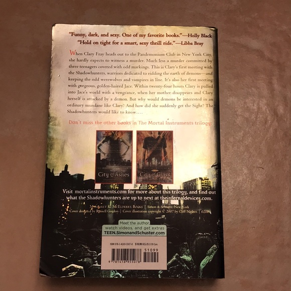 City of Bones The Mortal Instruments by Cassandra Clare - Picture 4 of 4